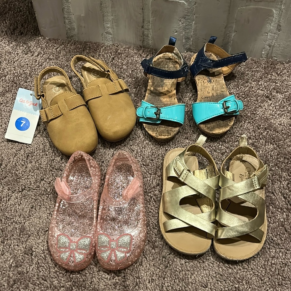 Toddler girls size 7 clogs & sandals bundle!